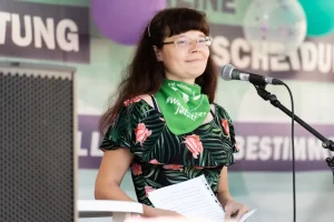 Alicia Hartung liest aus Selbstverständlich Selbstbestimmt